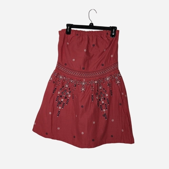 Abercrombie & Fitch Dresses & Skirts - Pre-owned Abercrombie & Fitch Floral Embroidered Skirt in Deep Red